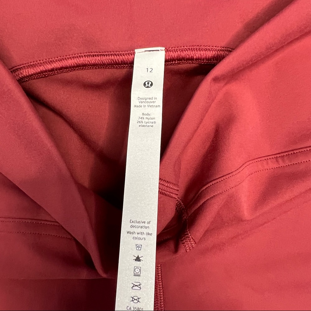 Lululemon InStill High-Rise Tight 25"
Mulled Wine size 12 - Picture 8 of 10